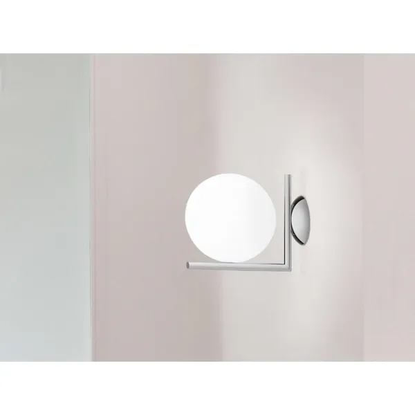 IC C/W 1 Wall Lamp Chrome