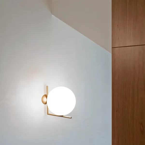 IC C/W 1 Wall Lamp Brass