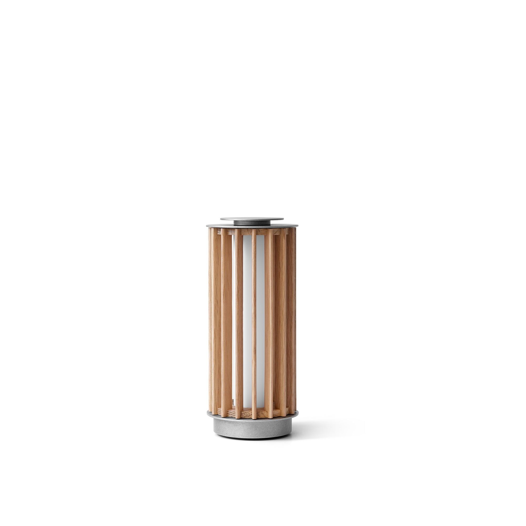 Numbra TY3 Bærbar lampe lakkert eik/krøllet aluminium