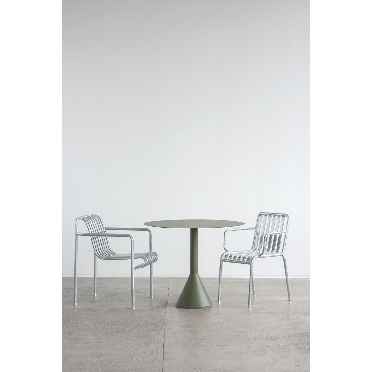 Palissade Chair mit Armlehnen Anthrazit