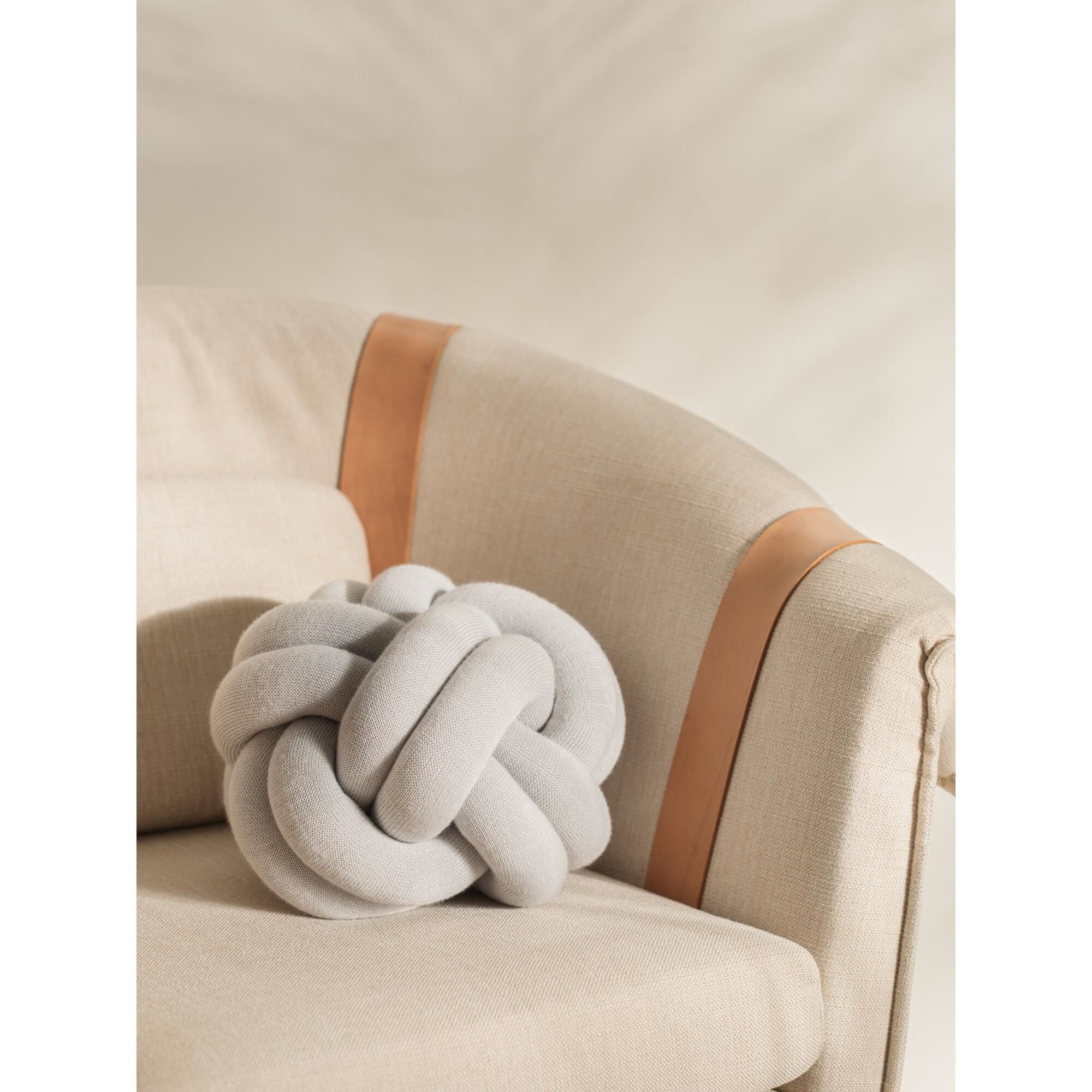 Knot Cushion ホワイト/グレー Knot Cushion White/ Gray | AndLight