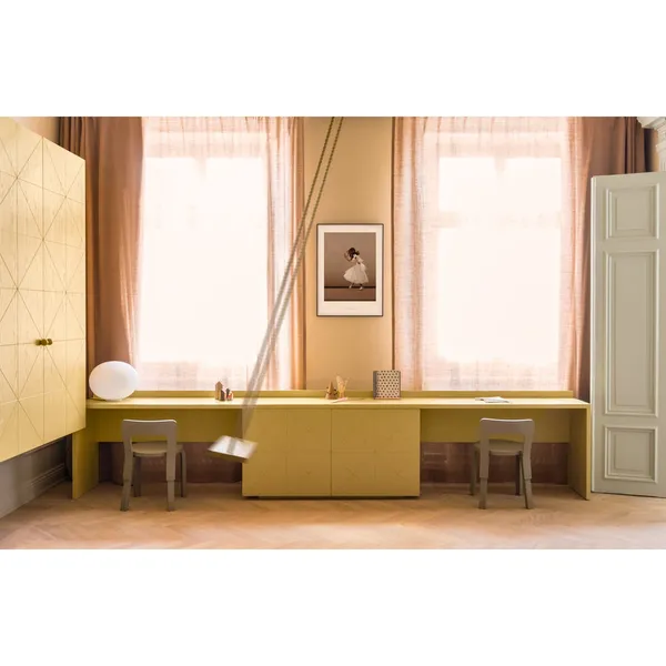 N65 Barnestol Sort Linoleum