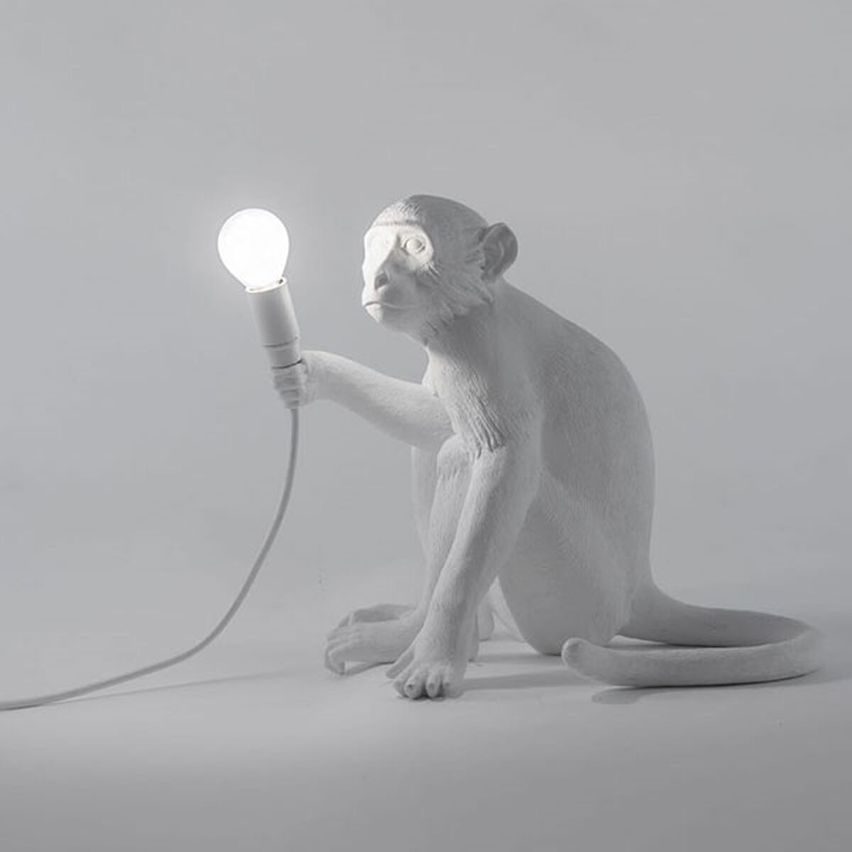 Monkey Sitting Tischlampe Weiß