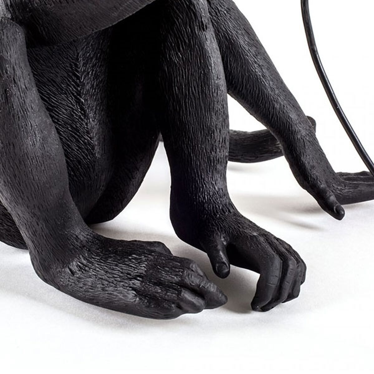 Monkey-istuinpöytälamppu, Musta Ulkona