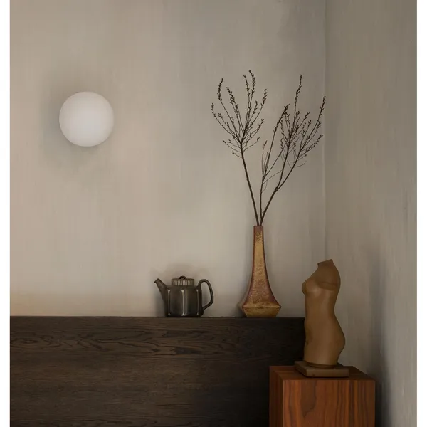 TR Vegglampe Sort Matt Opalglass