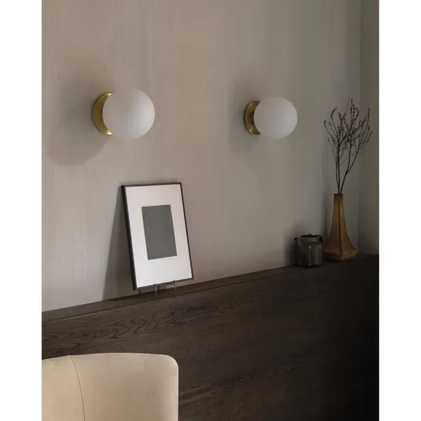 TR Vegglampe Sort Matt Opalglass