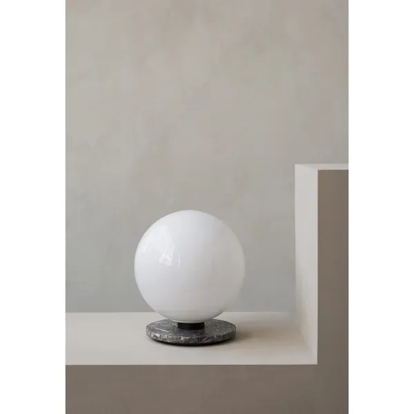 TR Vegglampe Sort Matt Opalglass
