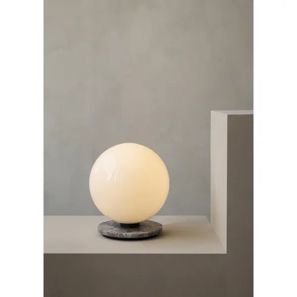 TR Vegglampe Sort Matt Opalglass
