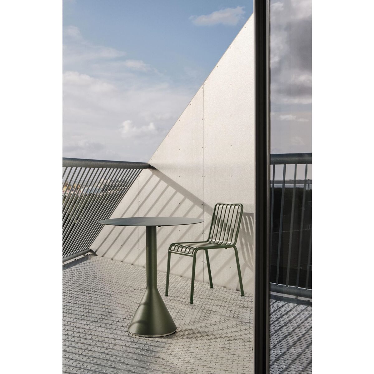 Palissade Cone Tisch Ø70 Olive
