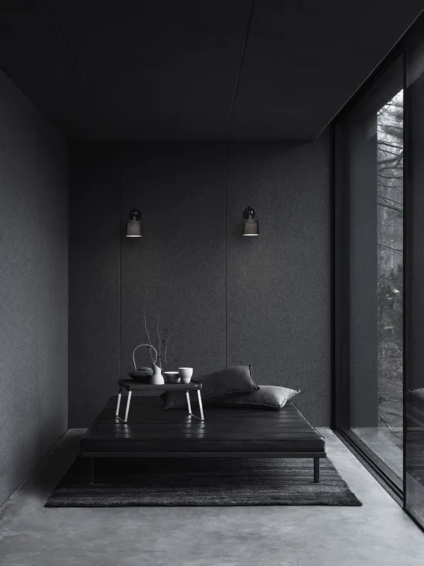 524 Wall Spot Black