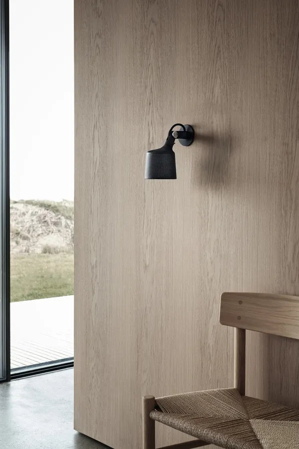 524 Wall Spot Black
