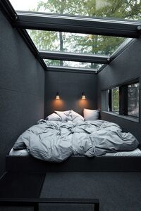 524 Wall Spot Black