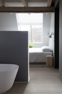 524 Wall Spot White