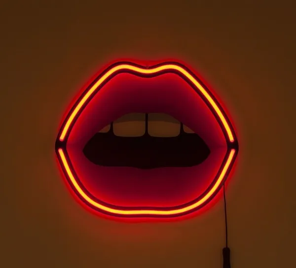 Blow Mouth LED Wall Lamp Red