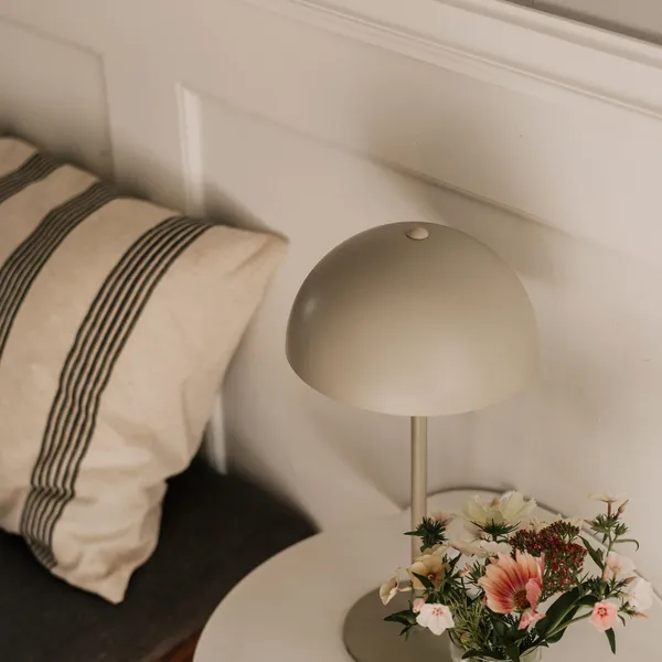 Icon Table Lamp Latte