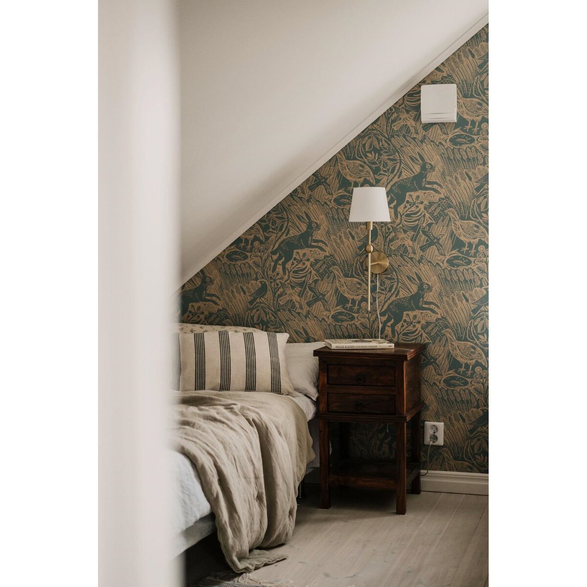 Astrid Wall Lamp Brushed Brass