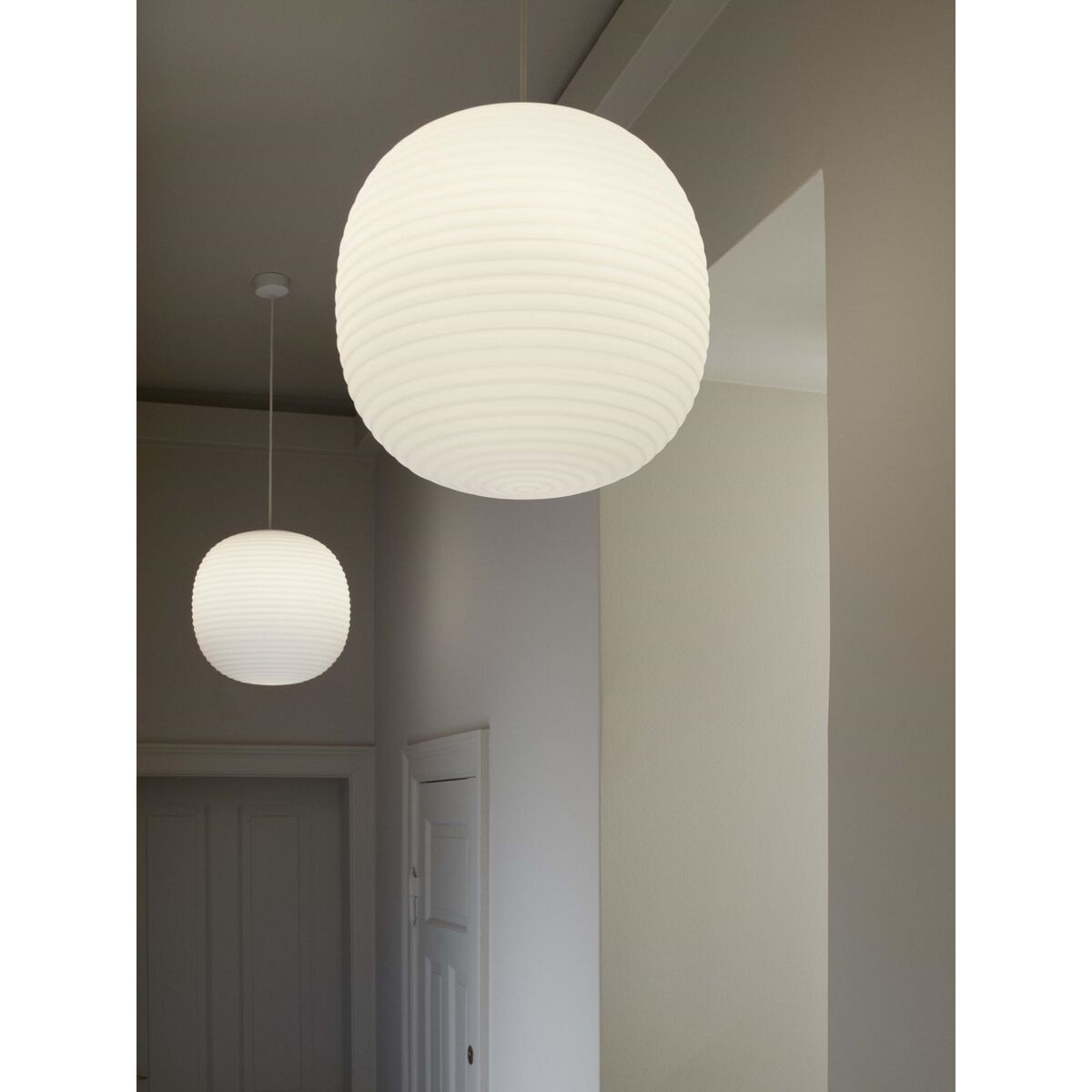Lantern Lampa Wisząca w Matowym Biały Opal Duży