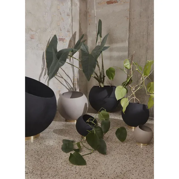 GLOBE Flower Pot Black Ø21 cm