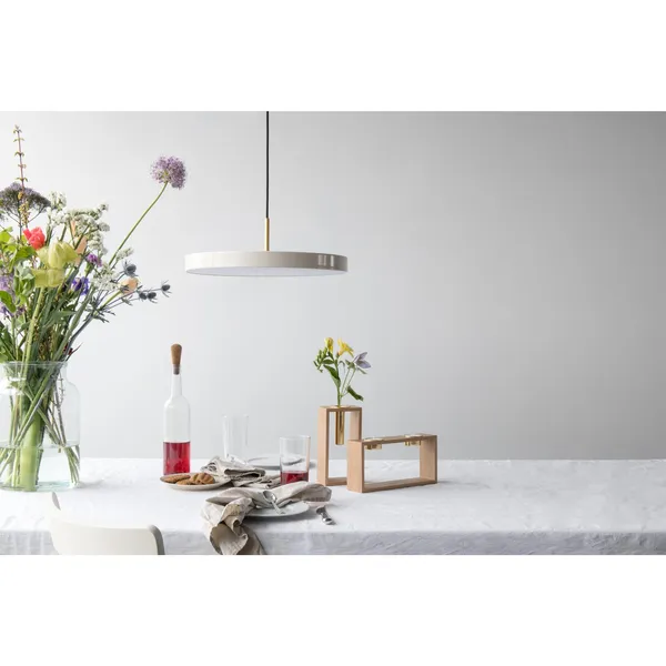 Asteria Mini Pendelleuchte Weiß mit Messing