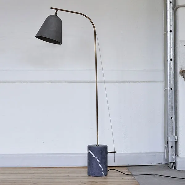 Line One Stehlampe Oxidiert