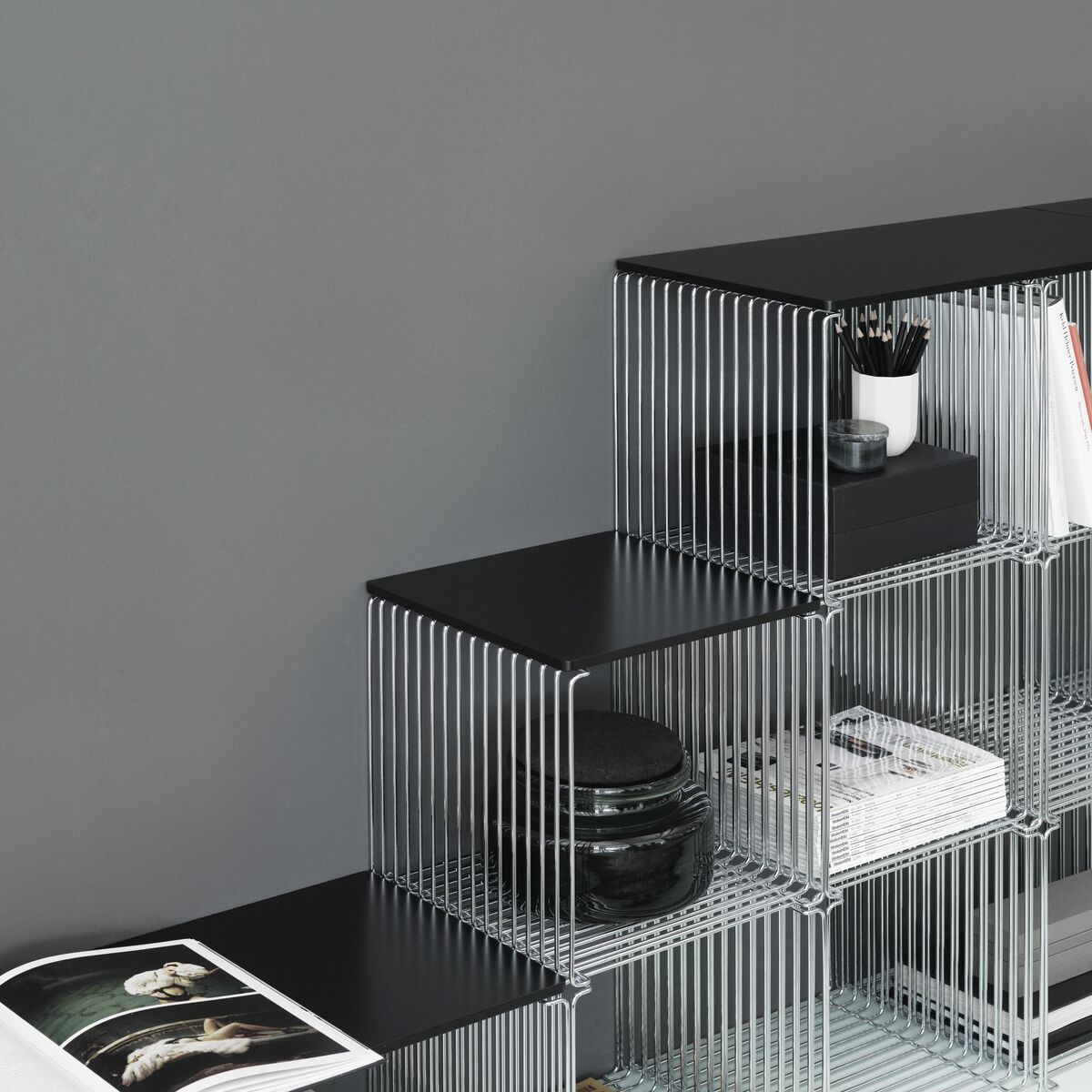 Panton Draht-Deckplatte Schwarz 70,1 cm x 34,8 cm