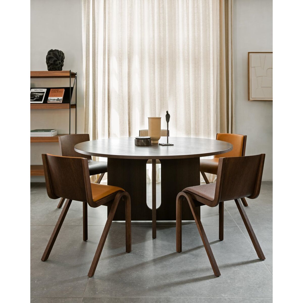Androgyne Dining Table Ø150 cm Dark Stained Oak
