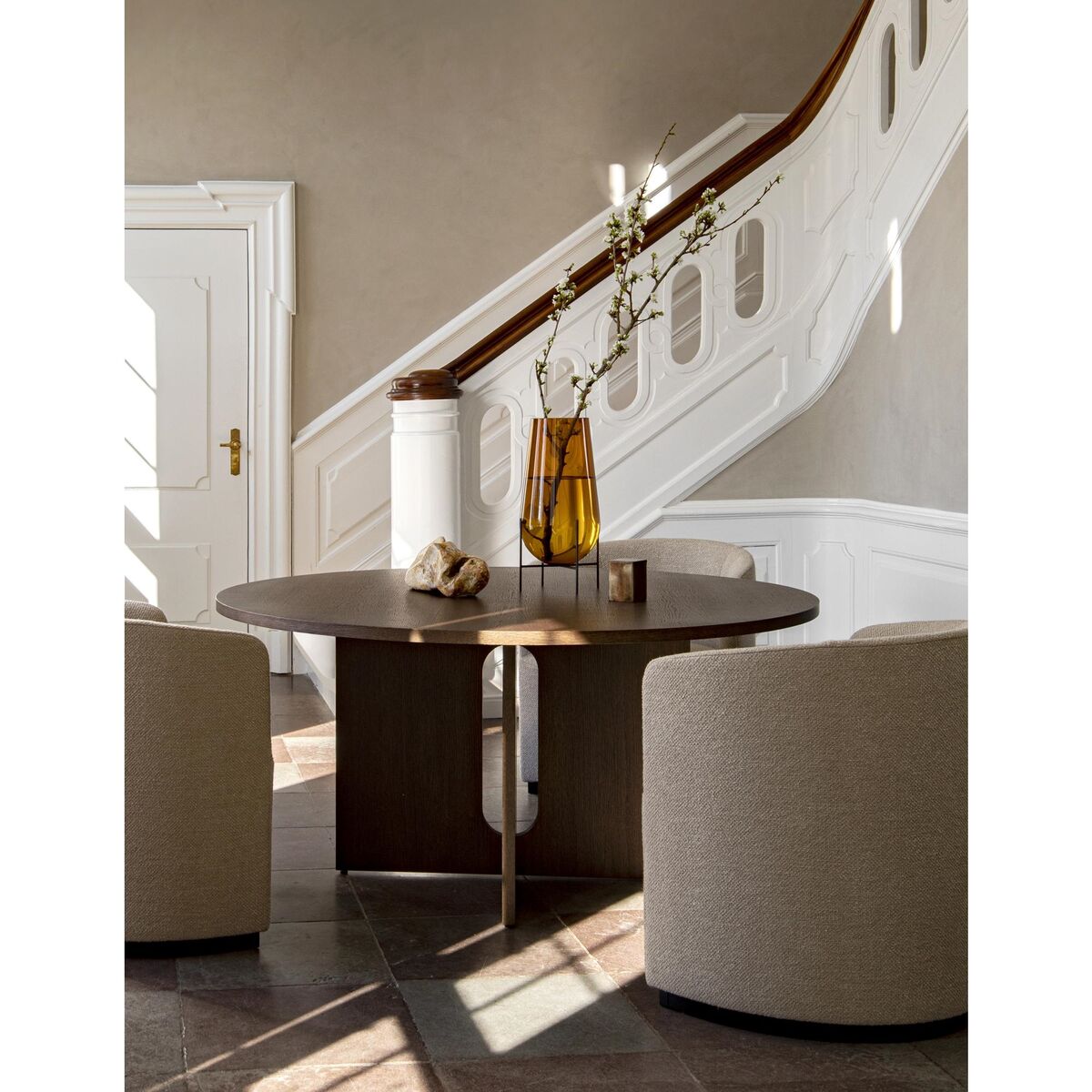 Androgyne Dining Table Ø150 cm Dark Stained Oak