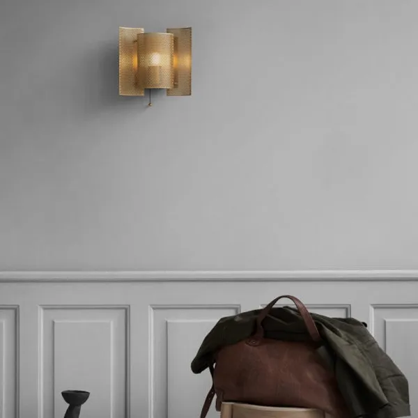 Butterfly Vegglampe Perforert Messing