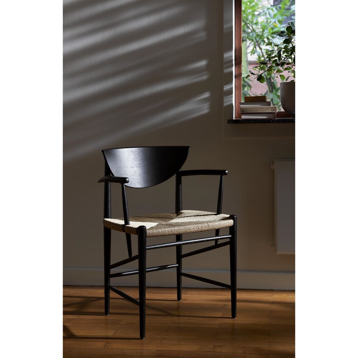 Drawn HM4 Dining Chair with Armrests Oiled Oak
