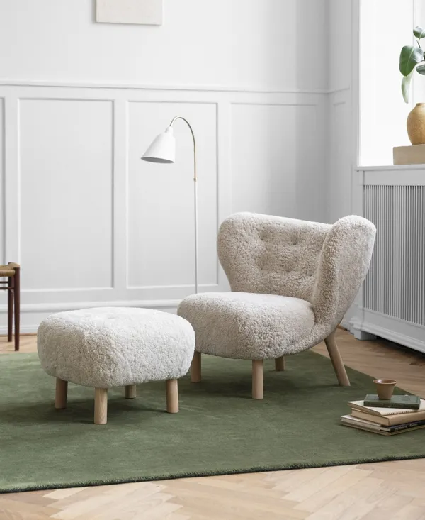Little Petra VB1 Lounge Chair Sheepskin Moonlight/Oiled Oak