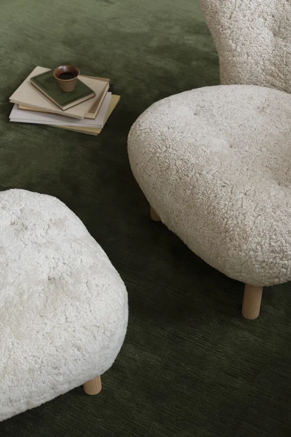 Little Petra VB1 Lounge Chair Sheepskin Moonlight/Oiled Oak