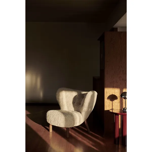 Little Petra VB1 Lounge Chair Sheepskin Moonlight/Oiled Oak