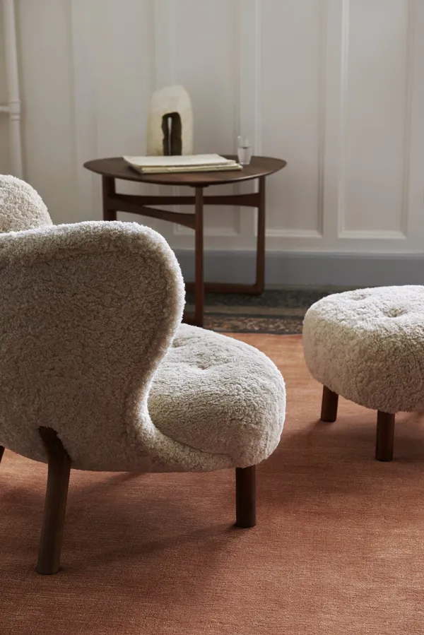 Little Petra ATD1 Pouf Sheepskin Moonlight/Walnut
