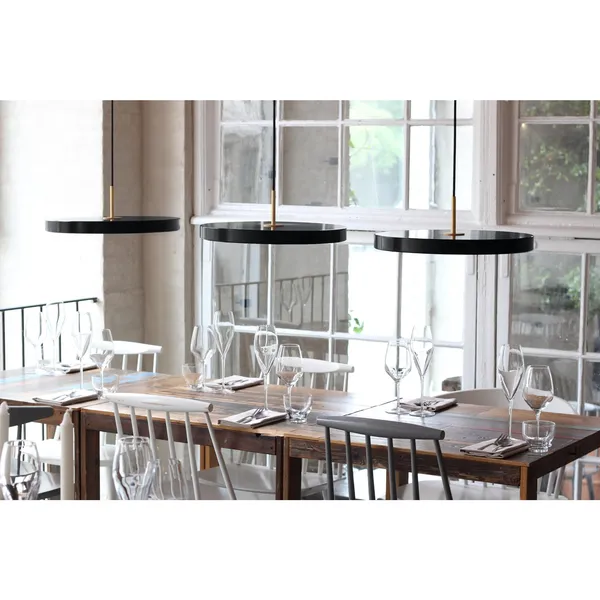 Asteria Mini Pendel Sort med Messing Top