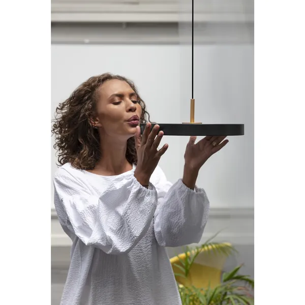 Asteria Mini Pendel Sort med Messing Top