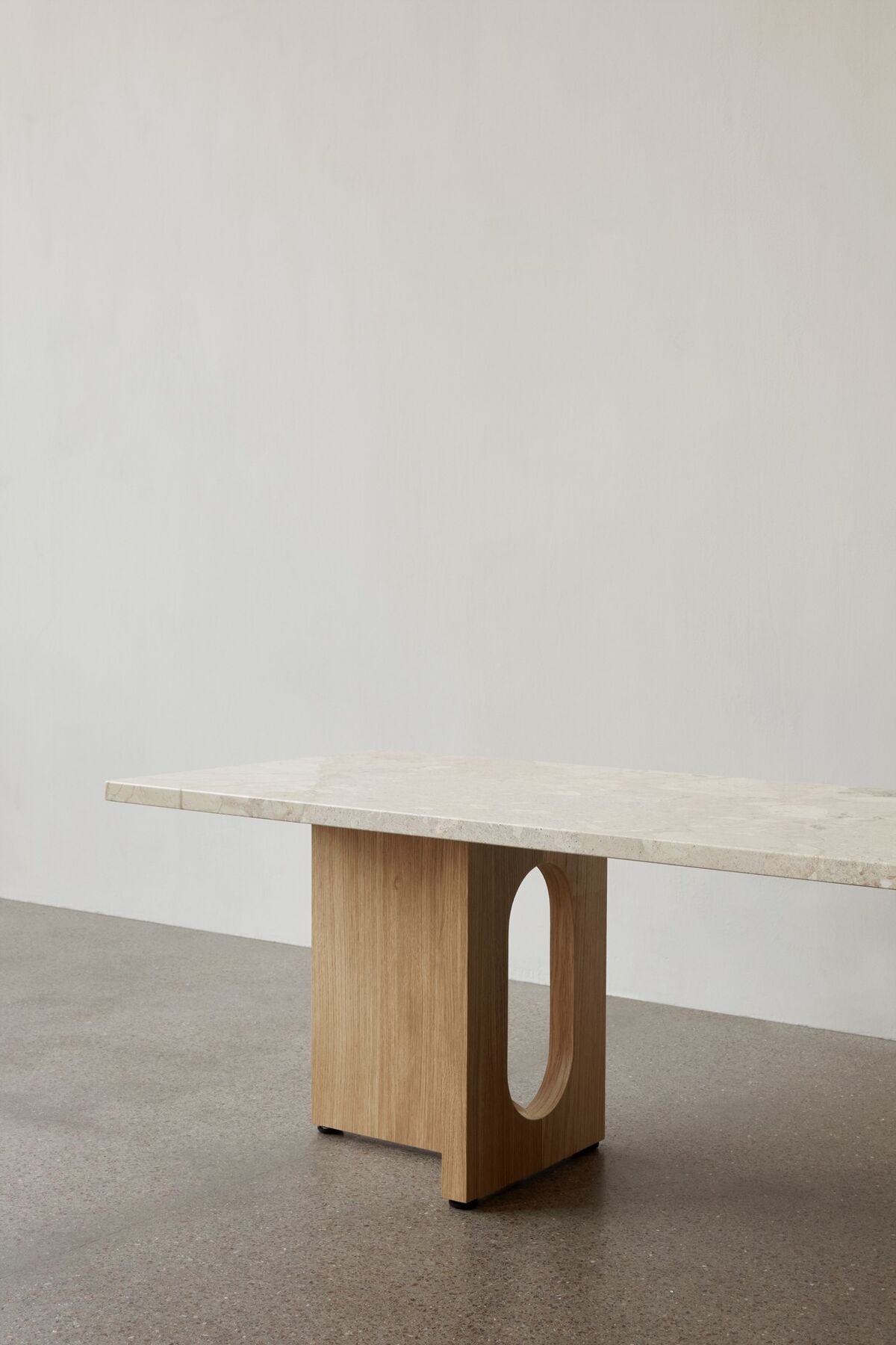 Androgyne Couchtisch Natureiche/Kunis Breccia Sand