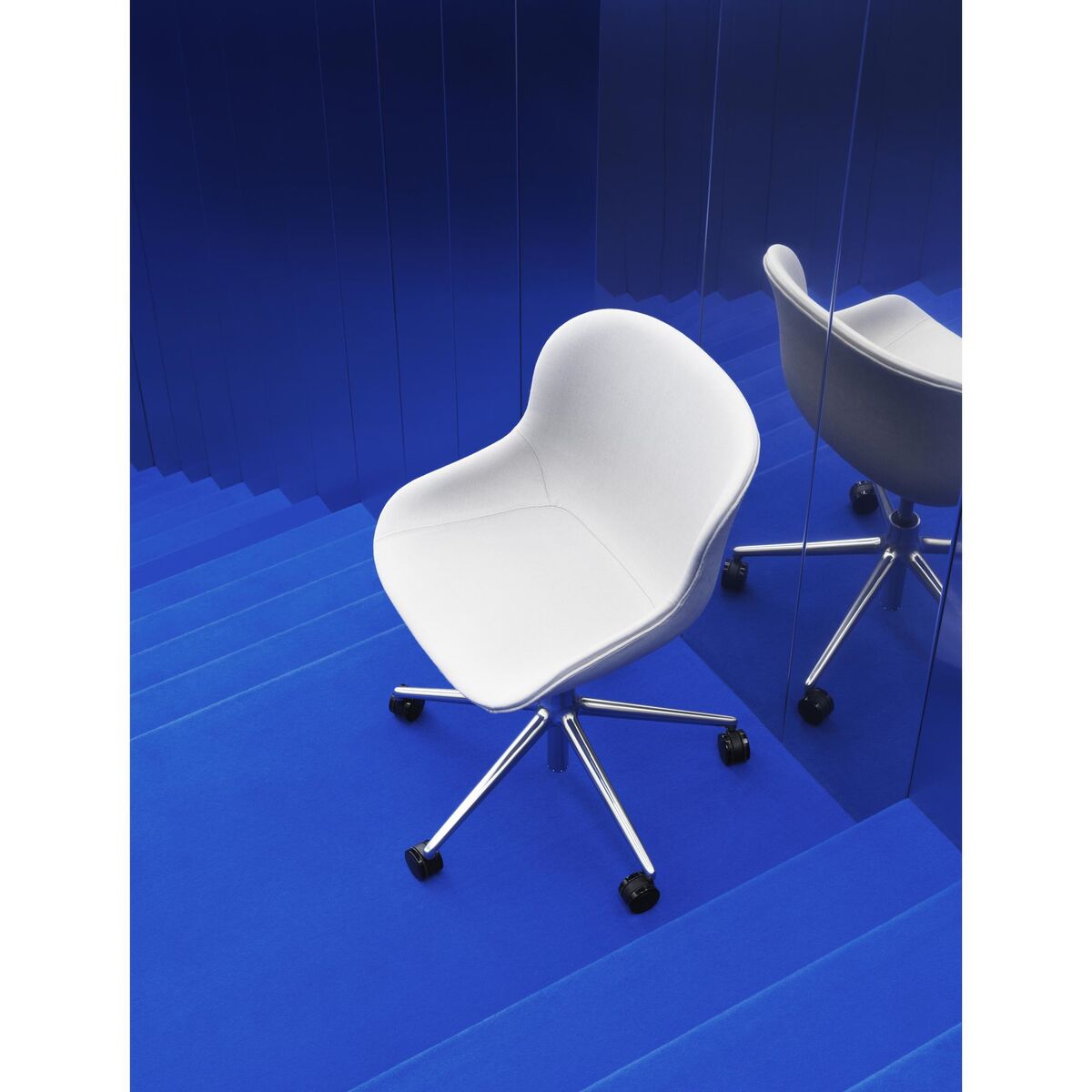 Hyg Office Chair W. Wheels Aluminum/ Black