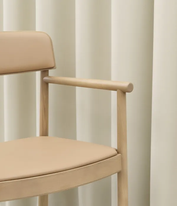 Timb Dining Chair w. Armrests Leather Upholstered Tan/Camel