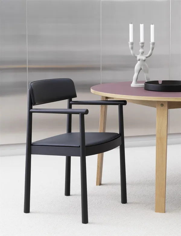 Timb Spisestol med Armlener Sort