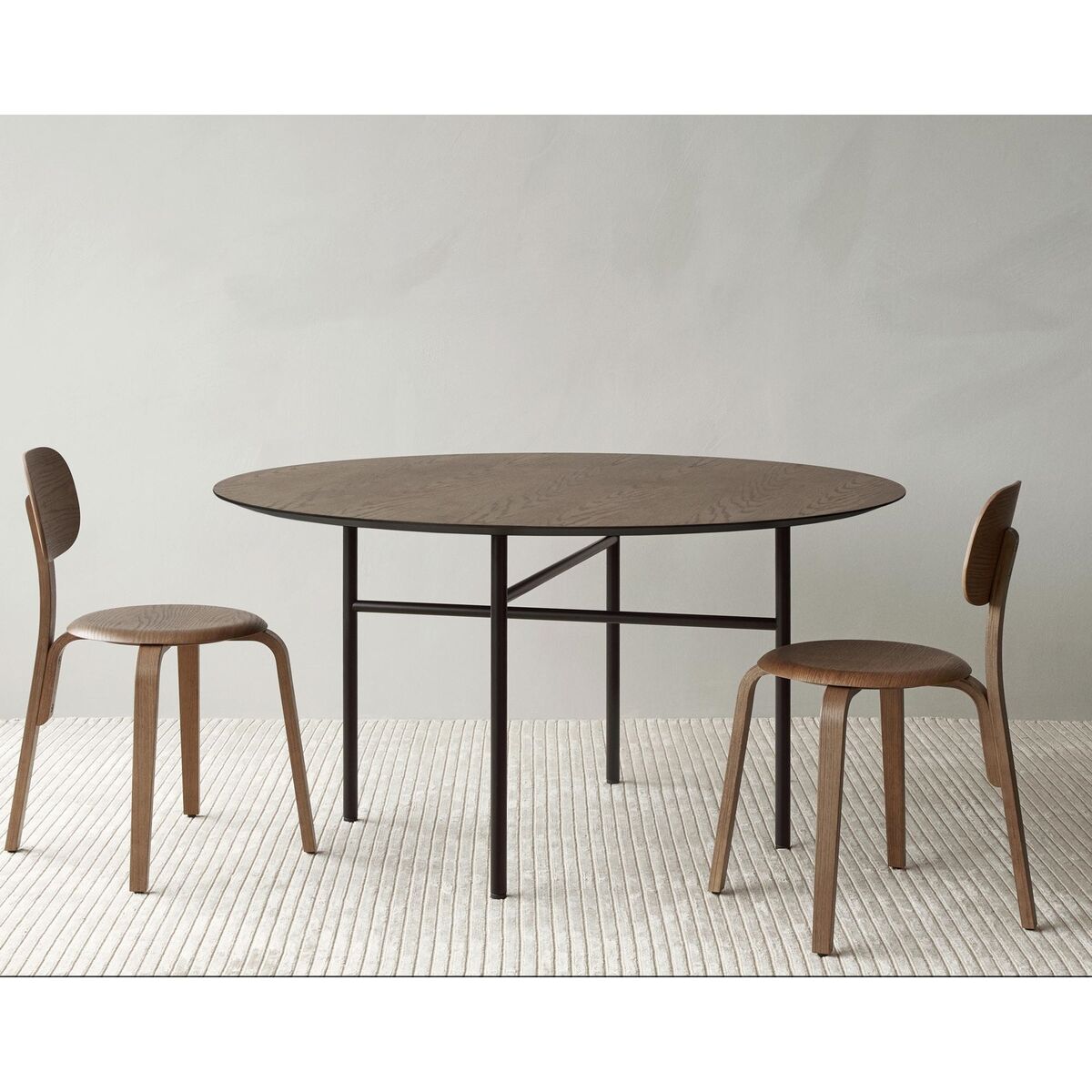 Snaregade Dining Table Round Ø138 Black & Dark Stained Oak
