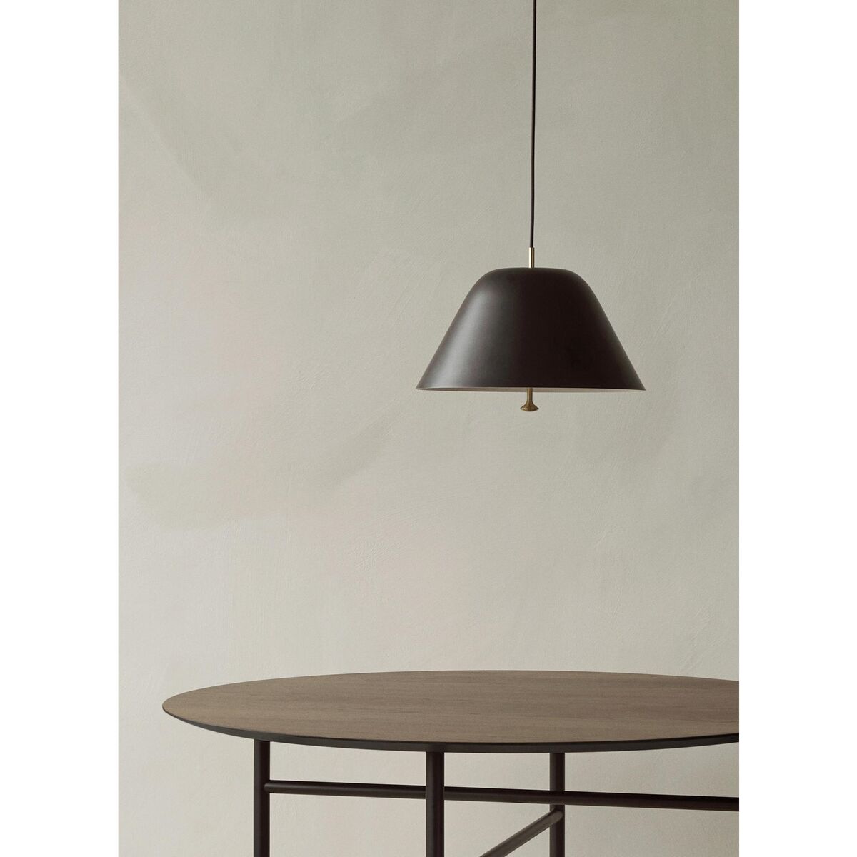 Snaregade Dining Table Round Ø138 Black & Dark Stained Oak