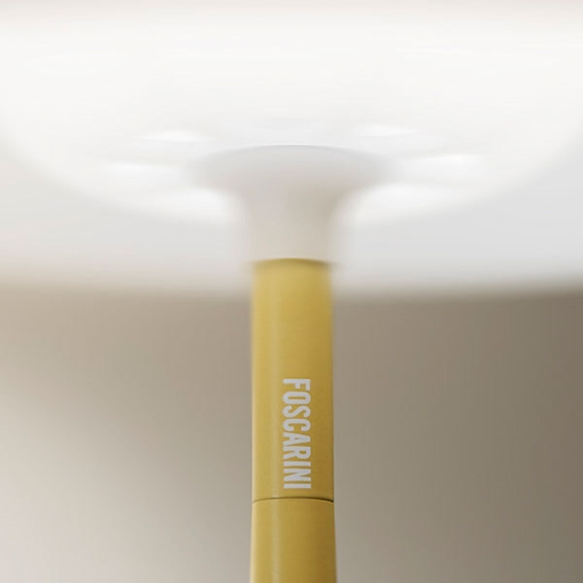 Birdie Easy Tischlampe Grande Sand Gelb