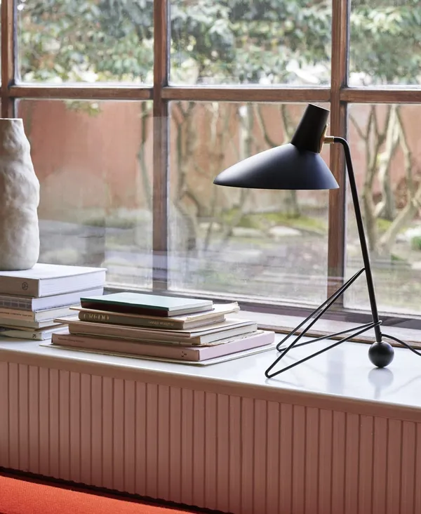 Tripod HM9 Table Lamp Black