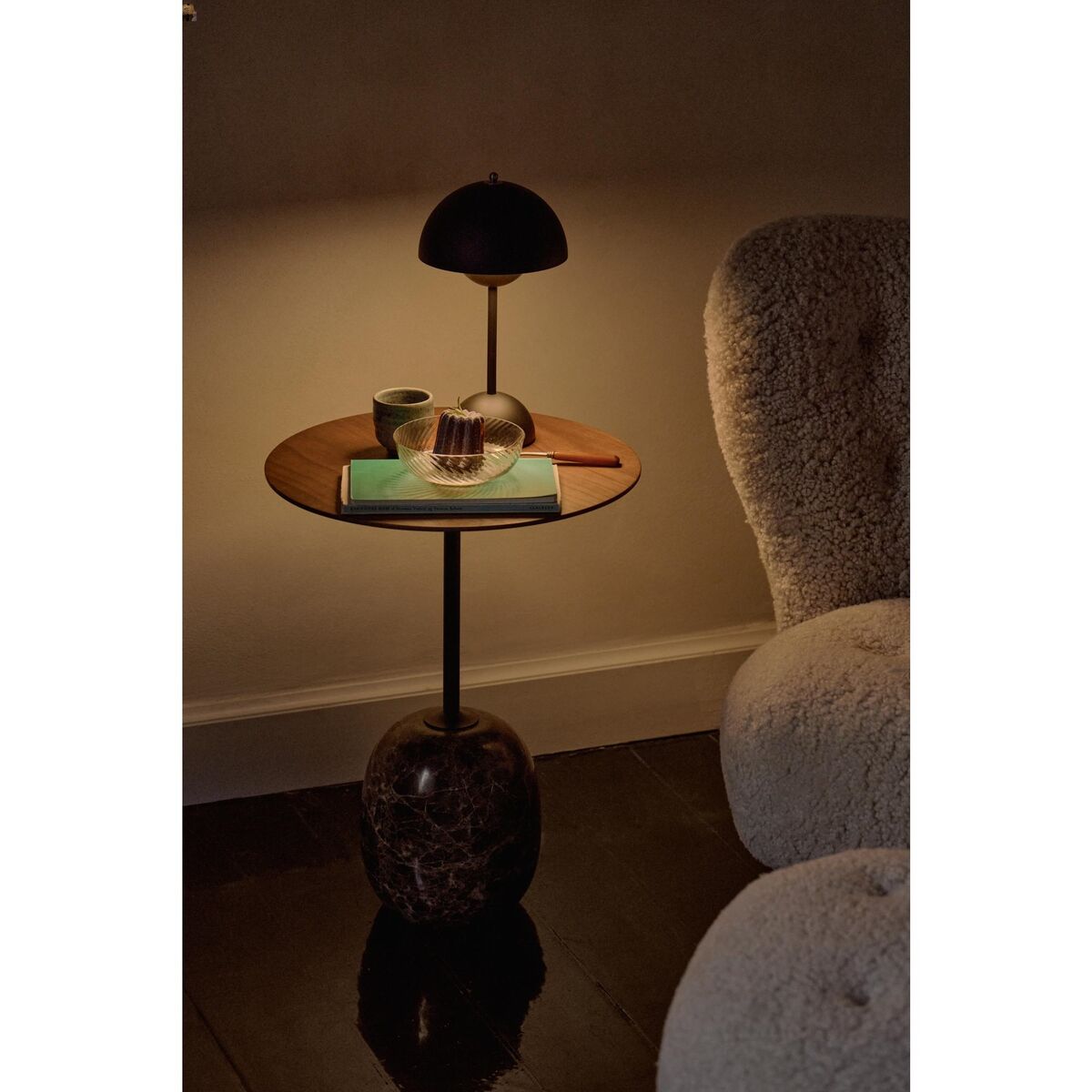 Lato LN9 Couchtisch Oval Lackierte Eiche/Crema Diva Marmor