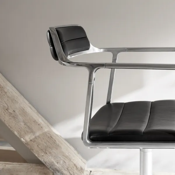 452 Swivel Chair Black Leather
