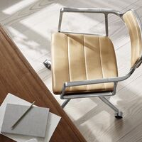 452 Swivel Chair With Wheels Camel/Leather