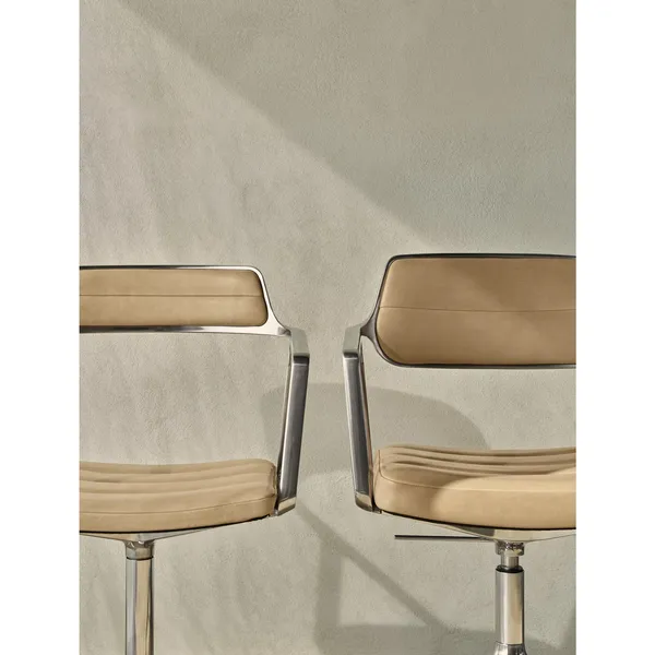 452 Swivel Chair Camel/Leather
