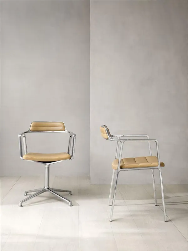 452 Swivel Chair Camel/Leather