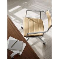 452 Swivel Chair Camel/Leather