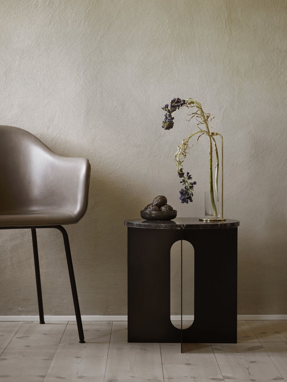 Androgyne Side Table Ø50 Walnut